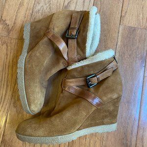 Aquatalia Chesnut Suede Wedge Heel Ankle Boots with Faux Fur Lining SZ 8.5